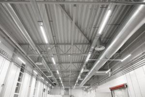 Industrial ceiling with metal structures